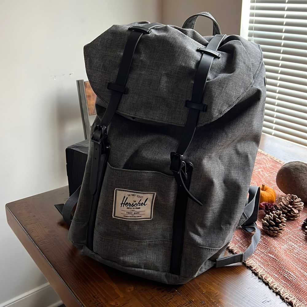 Herschel standard 19.5 L Backpack